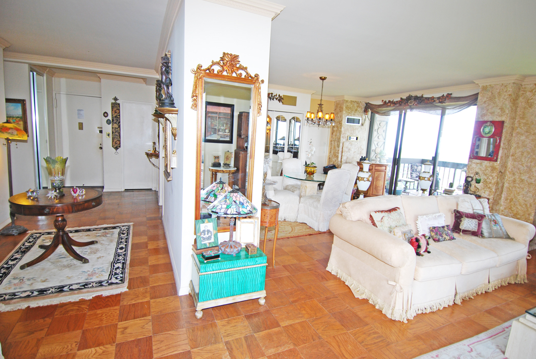 North Shore Towers Apt.