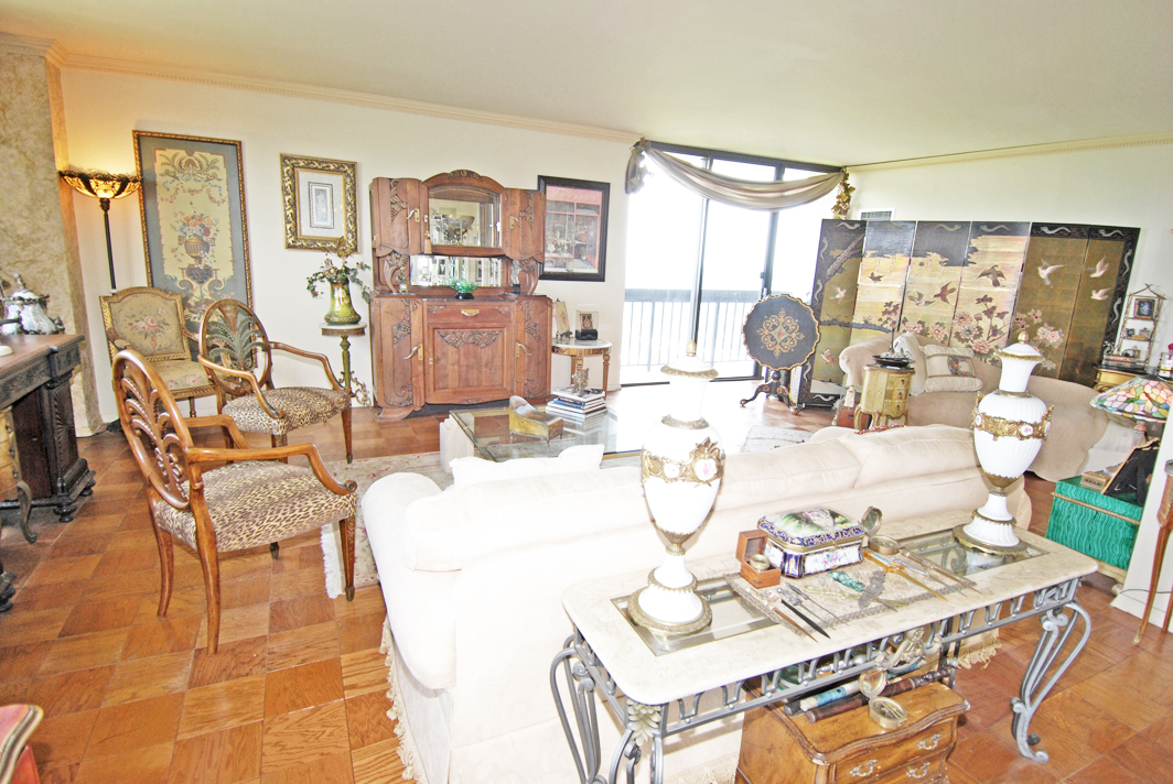 North Shore Towers Apt.