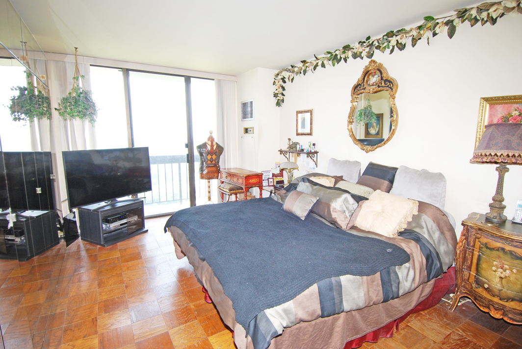 North Shore Towers Apt.