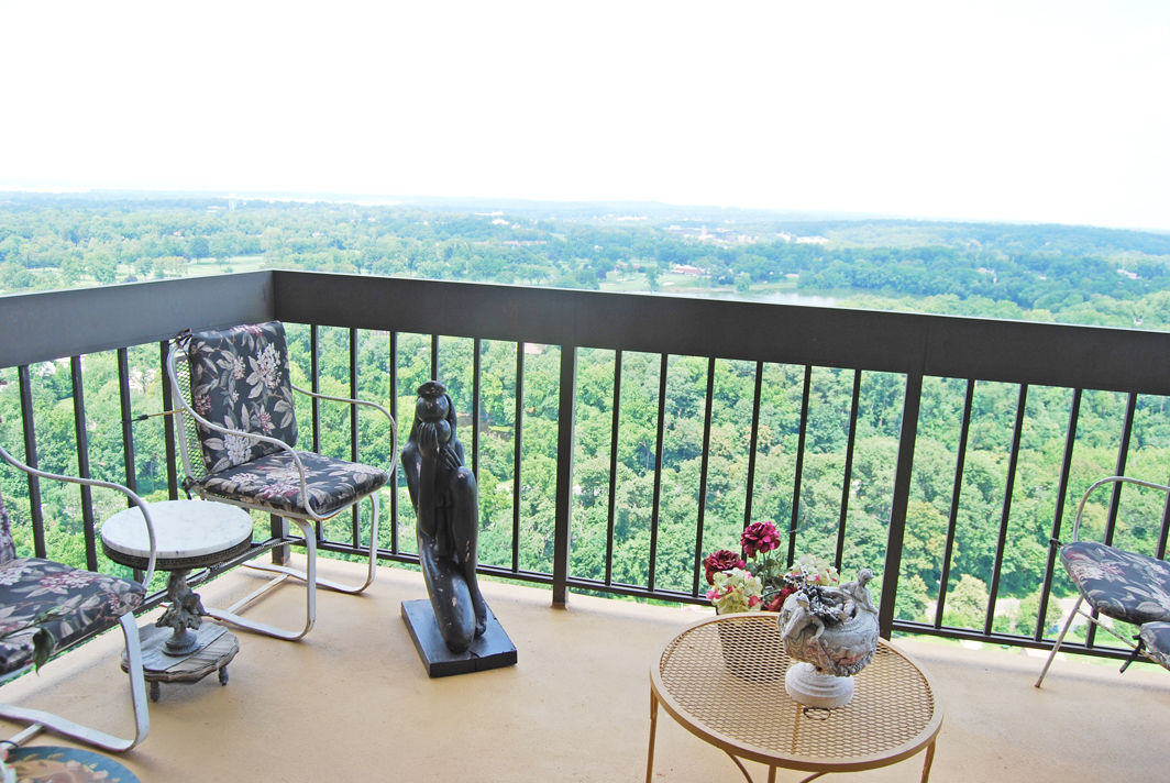 North Shore Towers Apt.