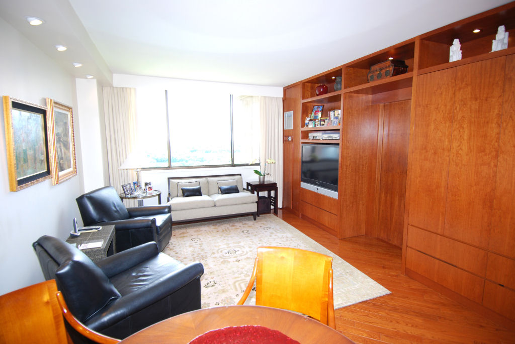 North Shore Towers Apt.