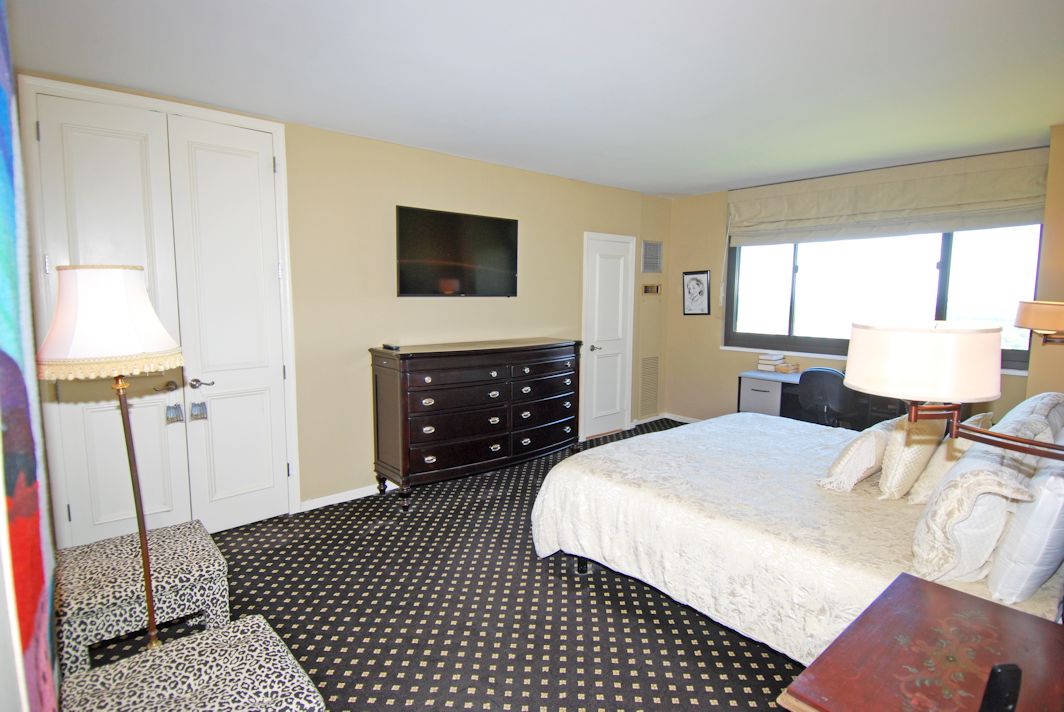 North Shore Towers Apt.