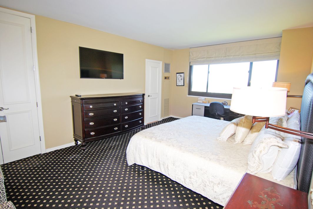 North Shore Towers Apt.