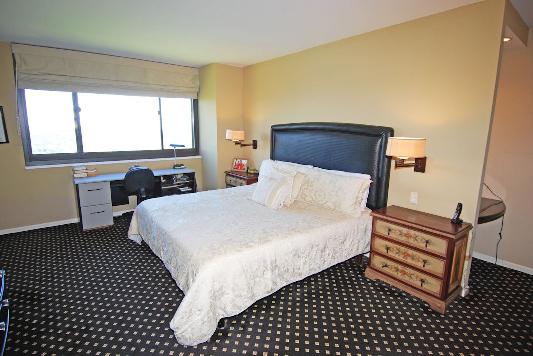 North Shore Towers Apt.