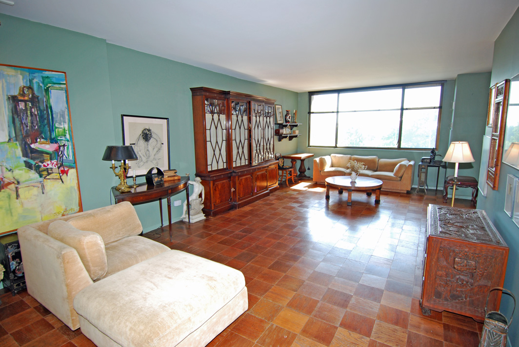 North Shore Towers Apt.