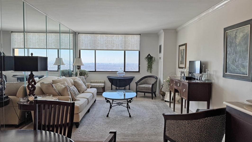 North Shore Towers Apt.