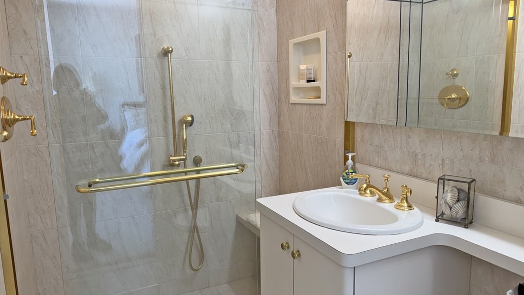 North Shore Towers Apt.