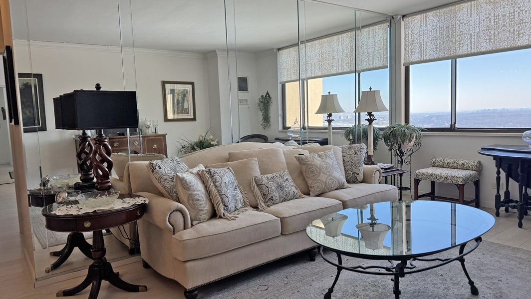 North Shore Towers Apt.