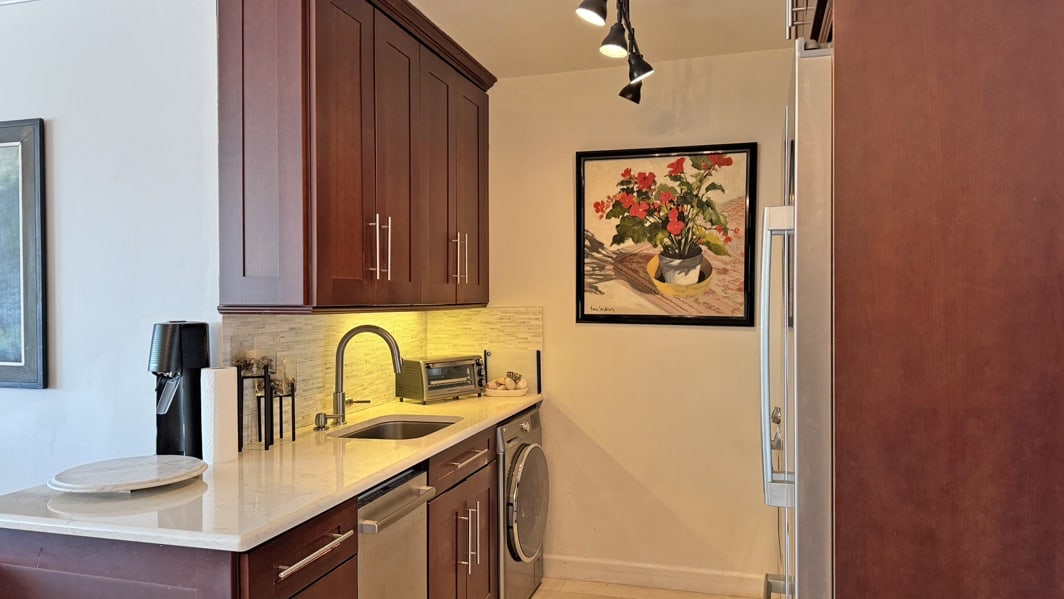 North Shore Towers Apt.