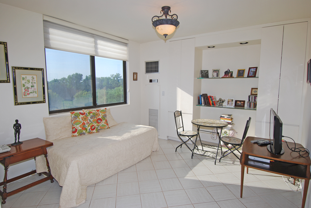 North Shore Towers Apt.