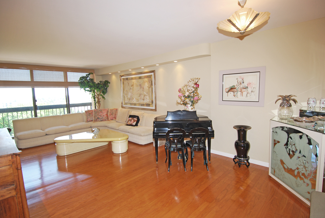 North Shore Towers Apt.