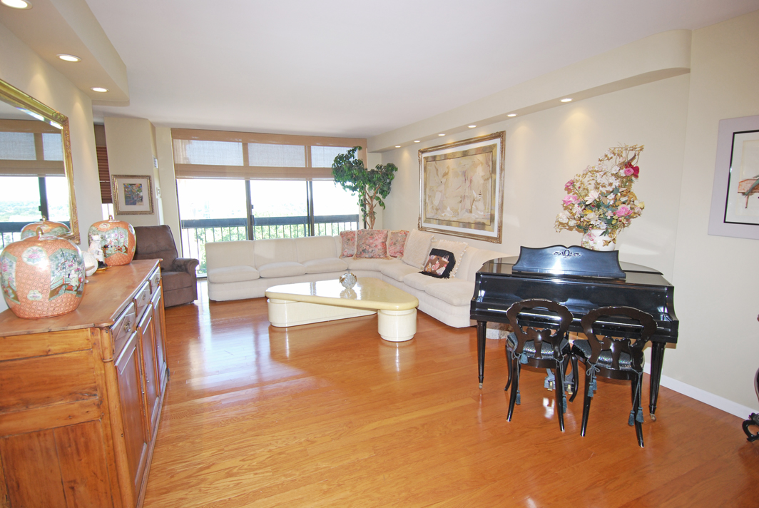 North Shore Towers Apt. 