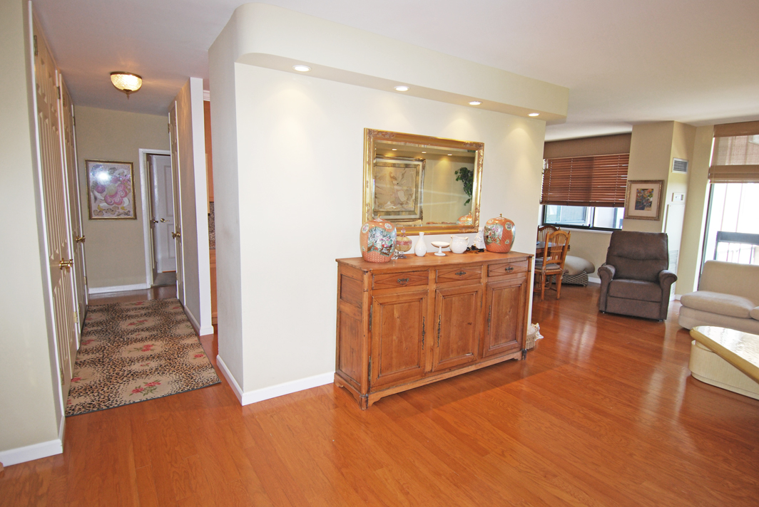 North Shore Towers Apt.