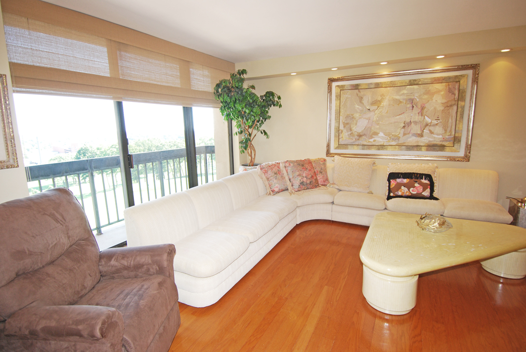 North Shore Towers Apt.