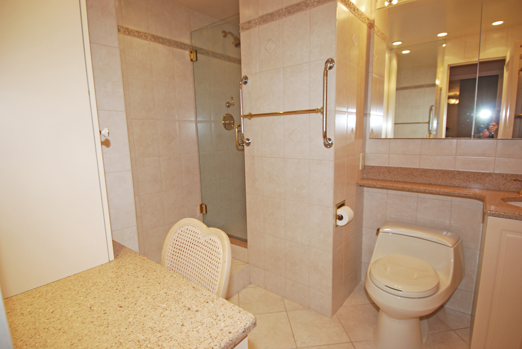 North Shore Towers Apt.