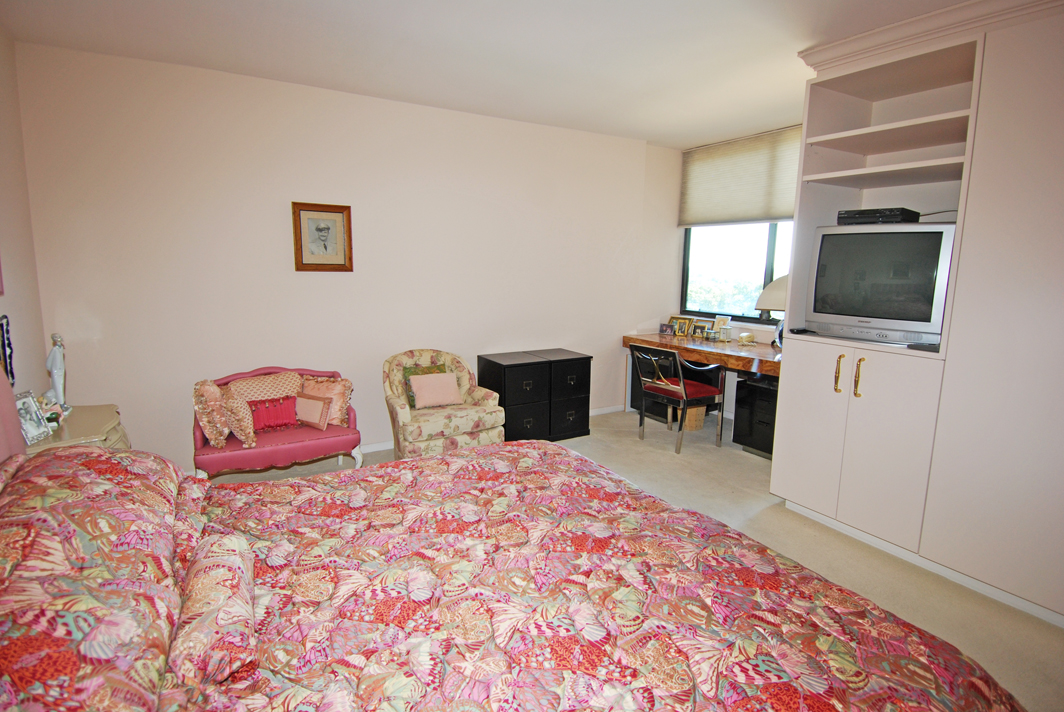 North Shore Towers Apt.