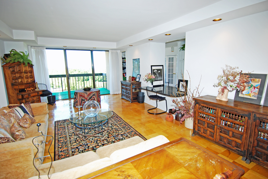 North Shore Towers Apt.