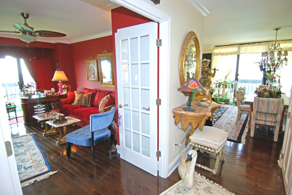 North Shore Towers Apt. 