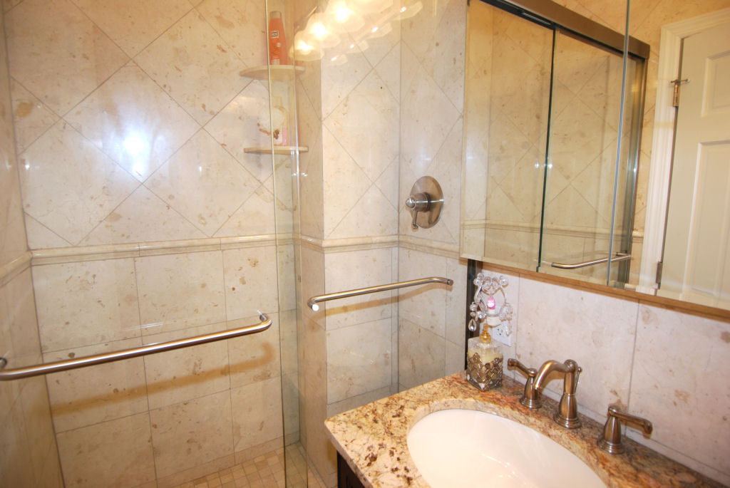 North Shore Towers Apt.