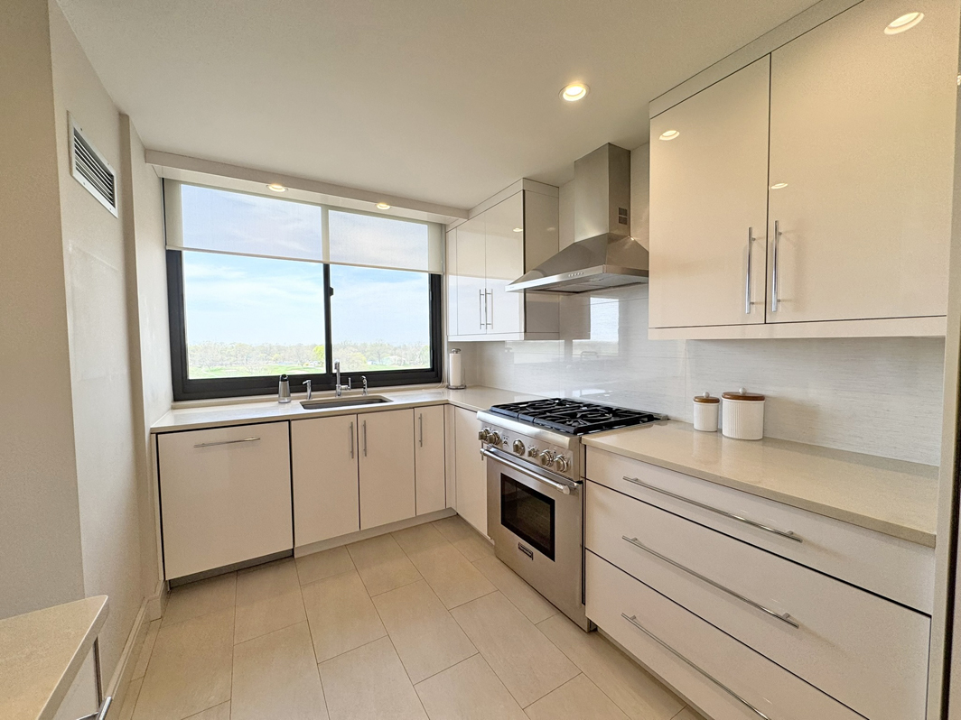 North Shore Towers Apt.