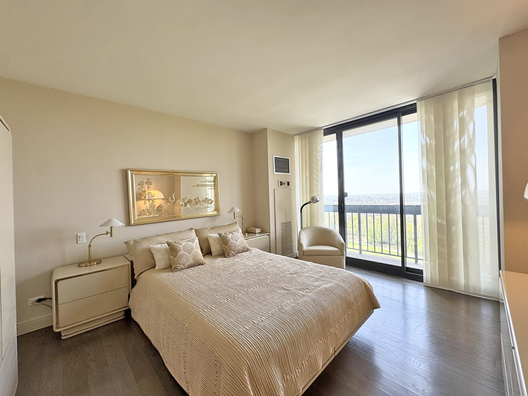 North Shore Towers Apt.