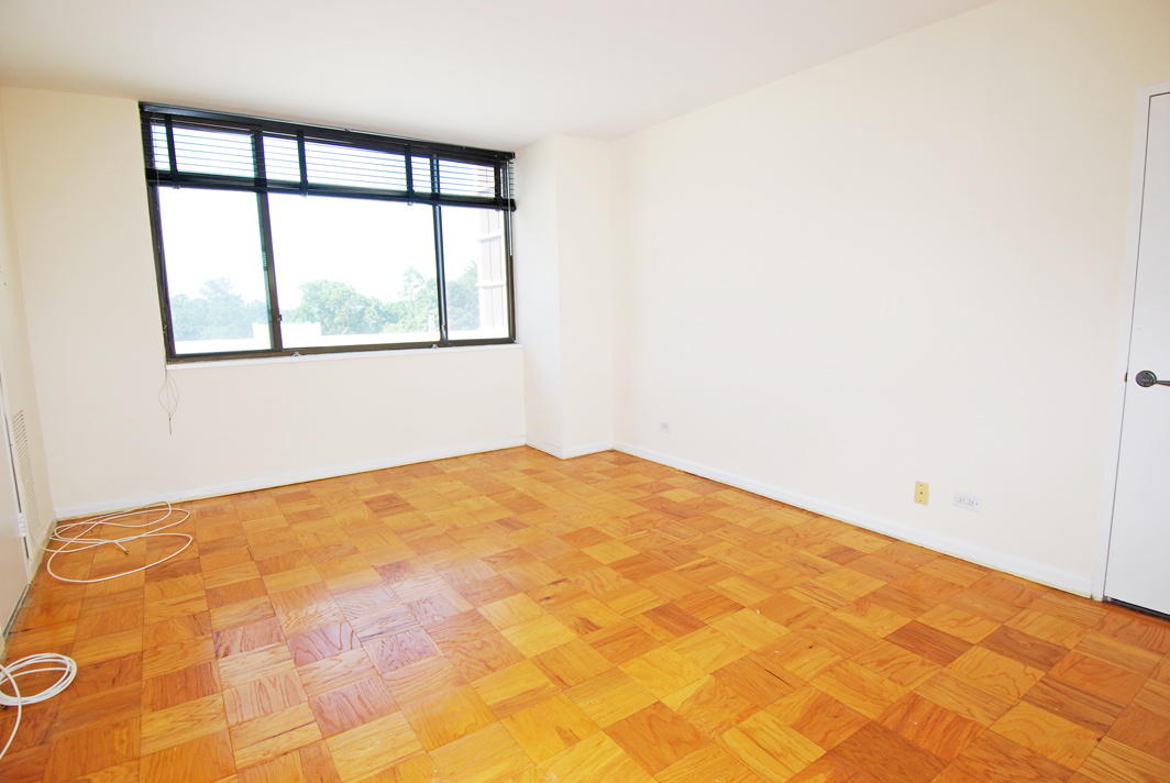 North Shore Towers 1 Bedroom Apartment