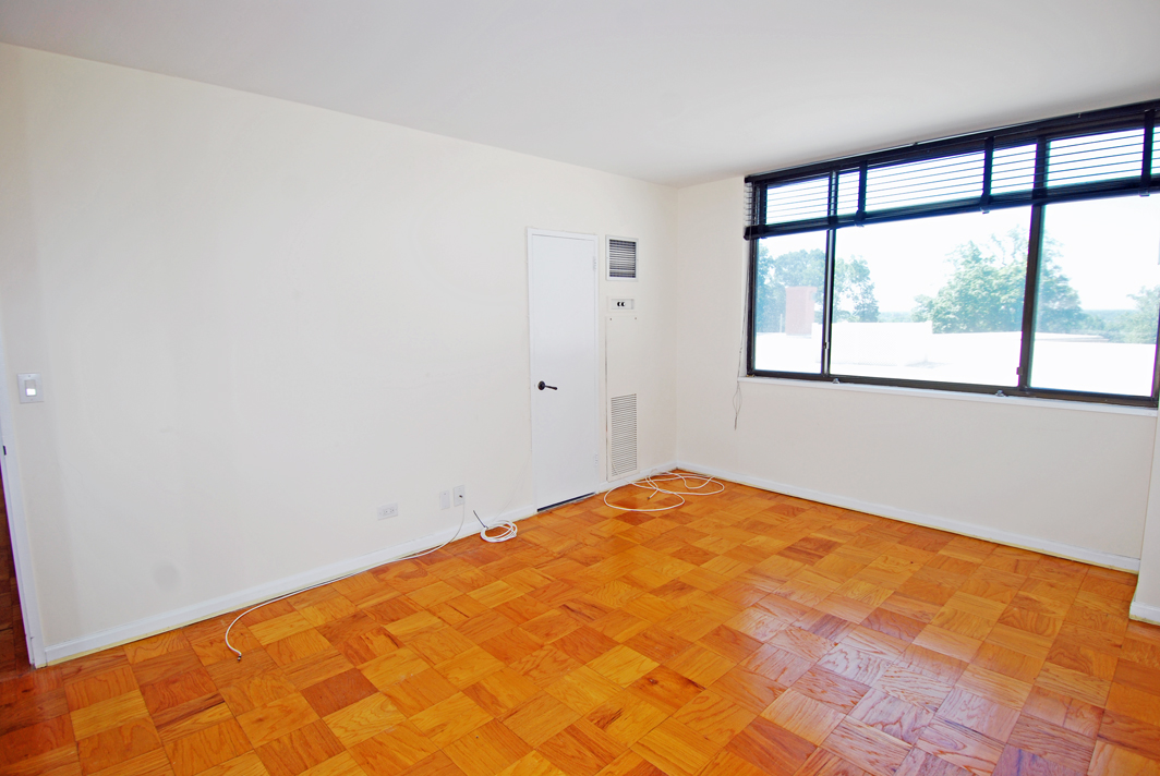 North Shore Towers 1 Bedroom Apartment