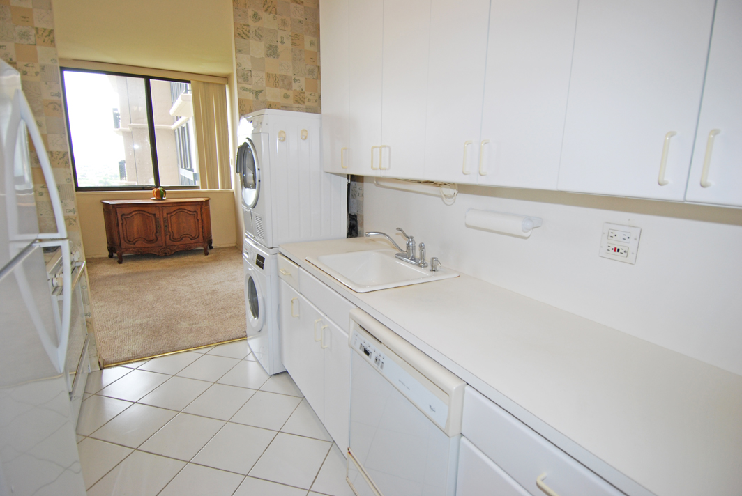 North Shore Towers Apt.