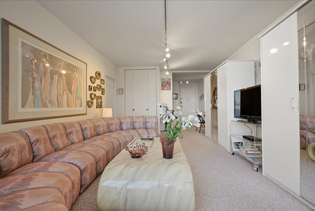 North Shore Towers Apt.