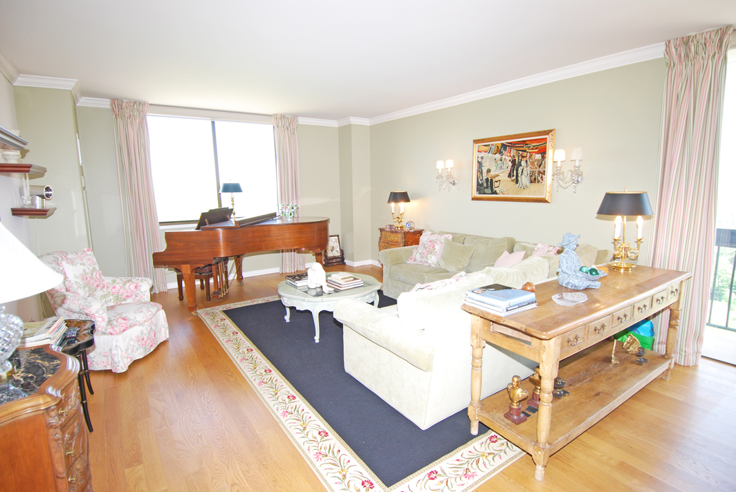 North Shore Towers Apt.