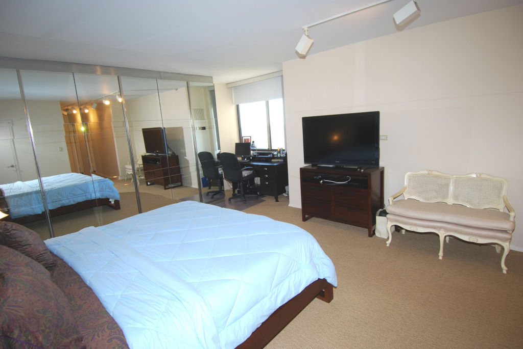 North Shore Towers Apt.