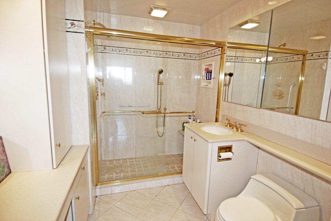 North Shore Towers Apt.