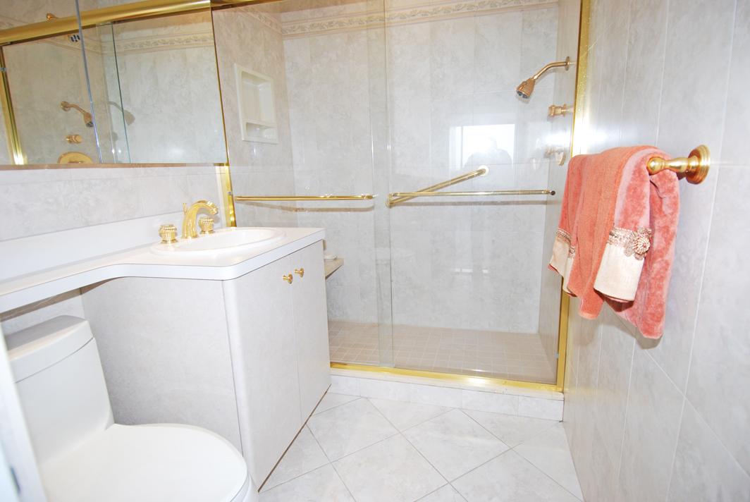 North Shore Towers Apt.