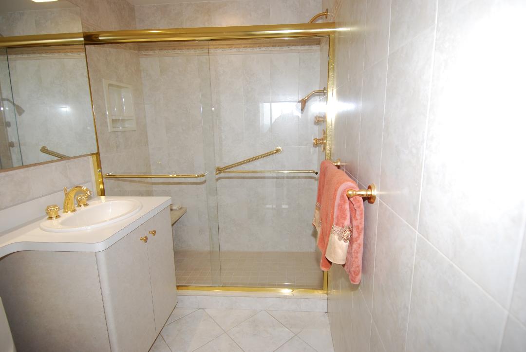 North Shore Towers Apt.