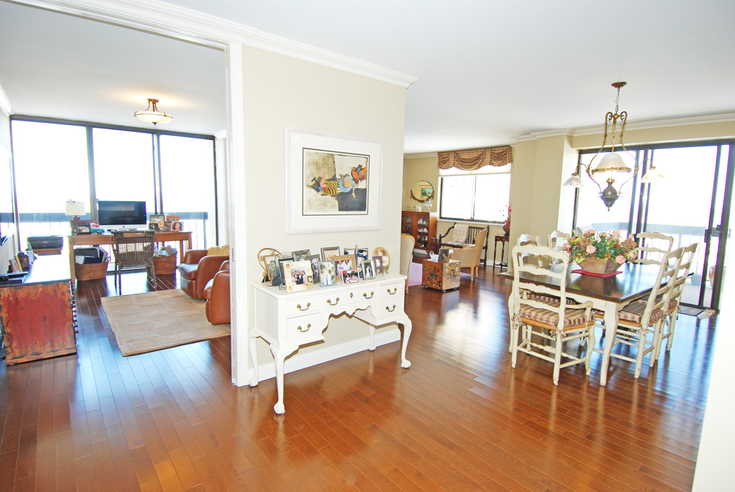 North Shore Towers Apt. 