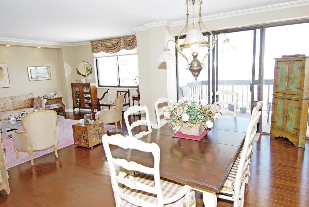 North Shore Towers Apt.