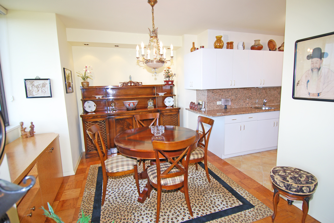 North Shore Towers Apt.