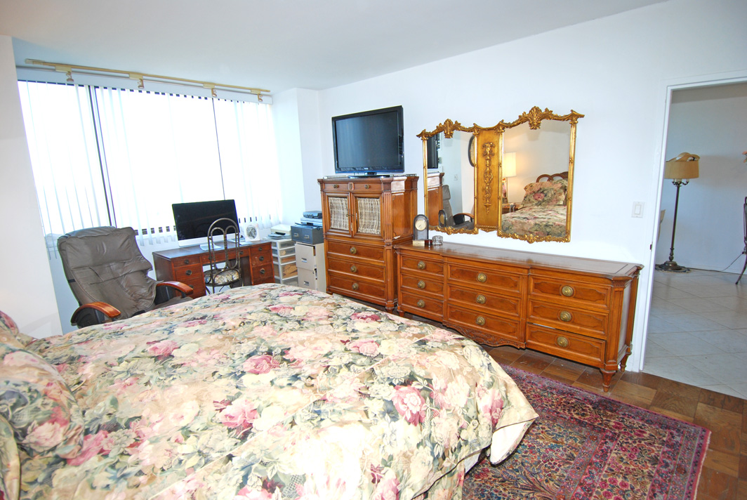 North Shore Towers Apt.