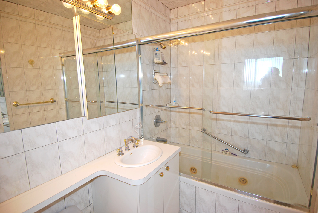 North Shore Towers Apt.