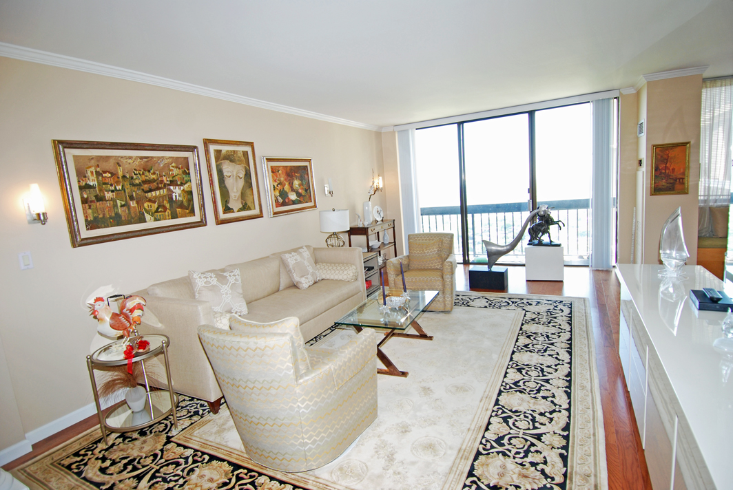 North Shore Towers Apt. 