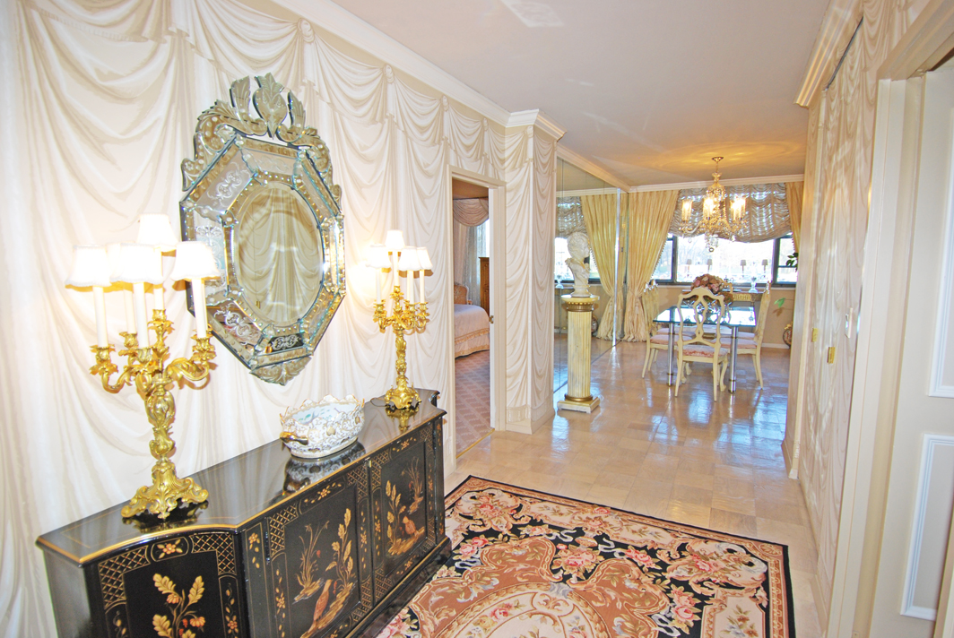 North Shore Towers Apt.