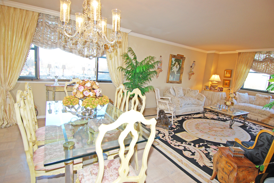 North Shore Towers Apt.