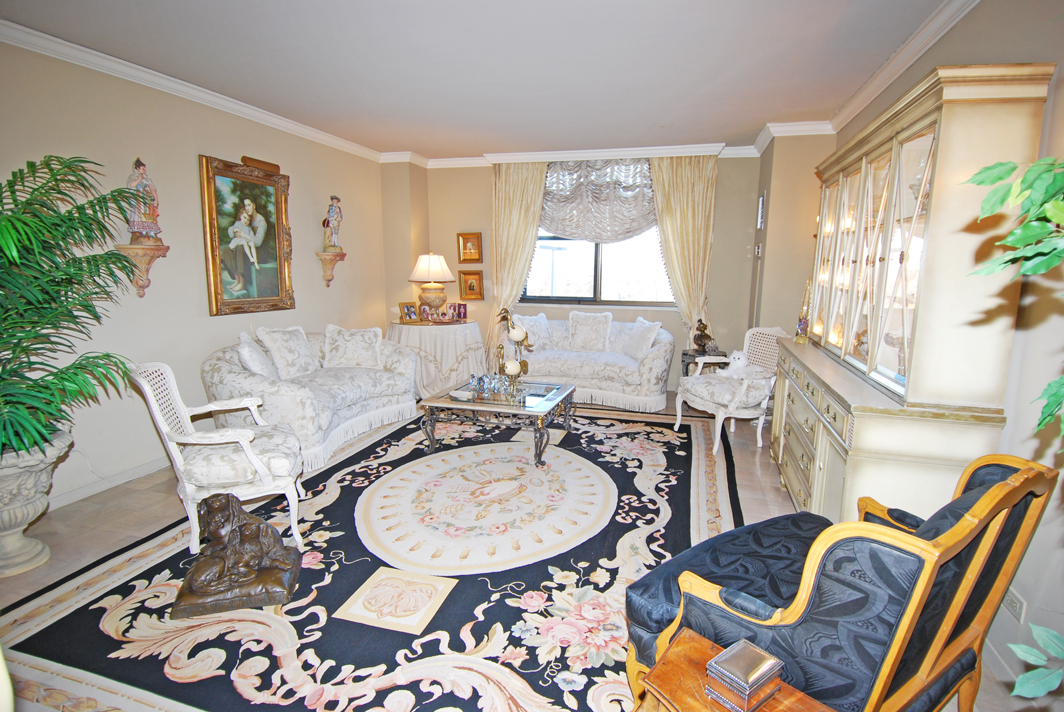 North Shore Towers Apt.