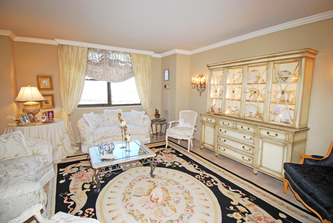 North Shore Towers Apt.