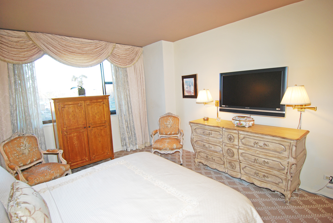 North Shore Towers Apt.