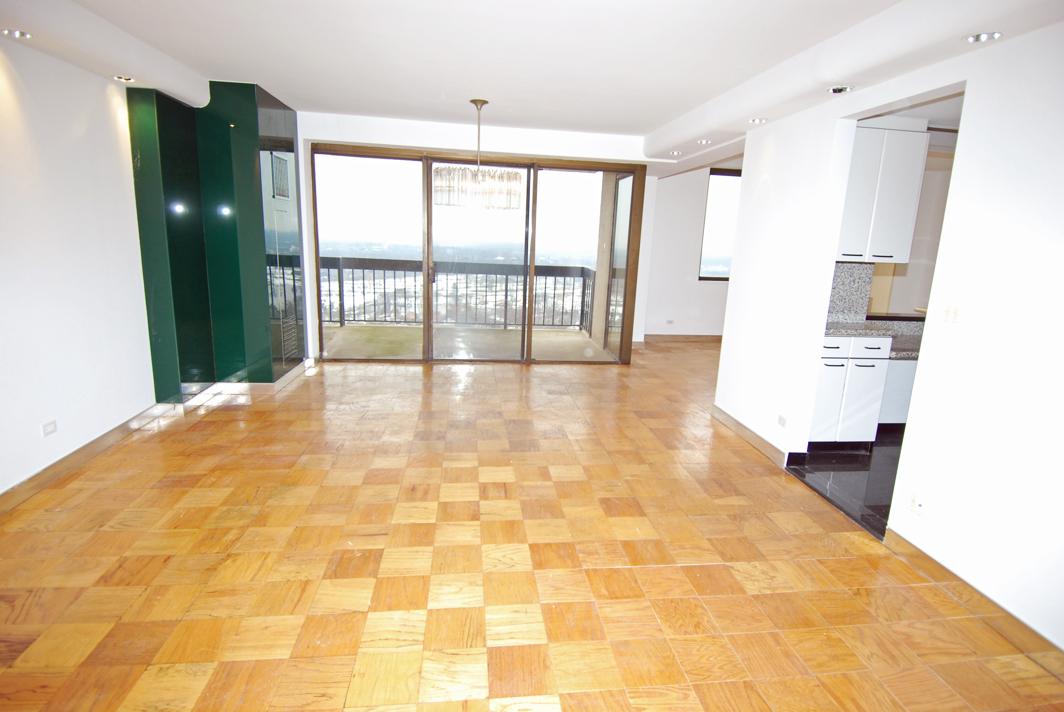 North Shore Towers Apt.