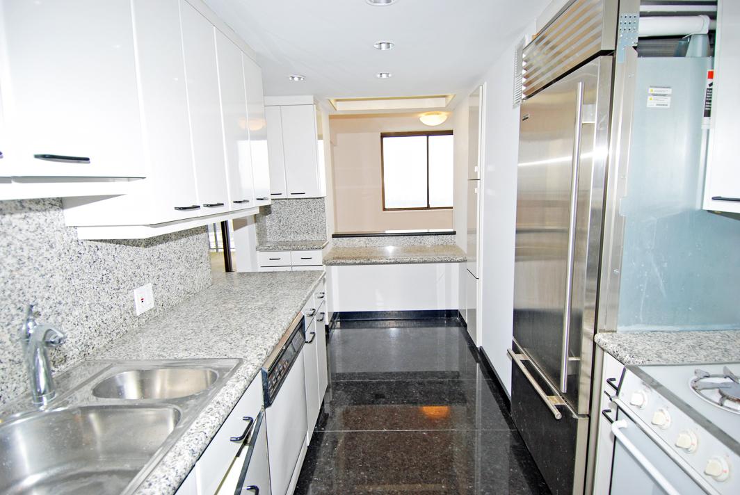 North Shore Towers Apt.