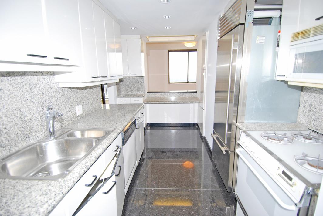 North Shore Towers Apt.