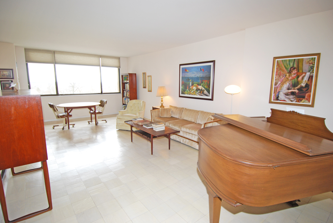 North Shore Towers Apt.