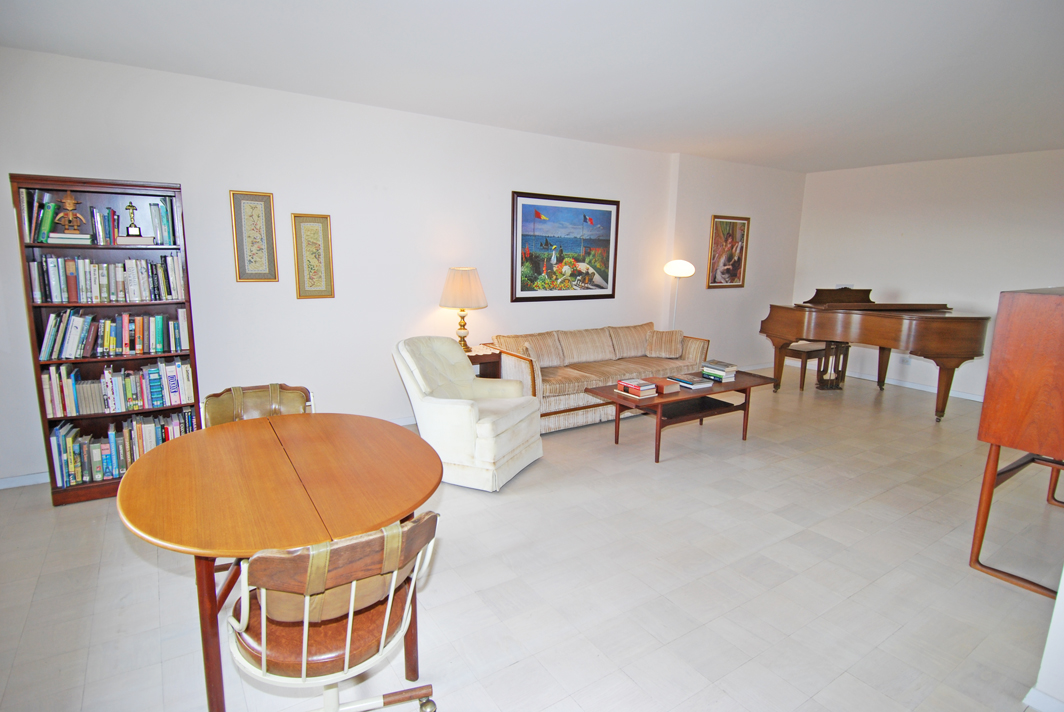 North Shore Towers Apt.